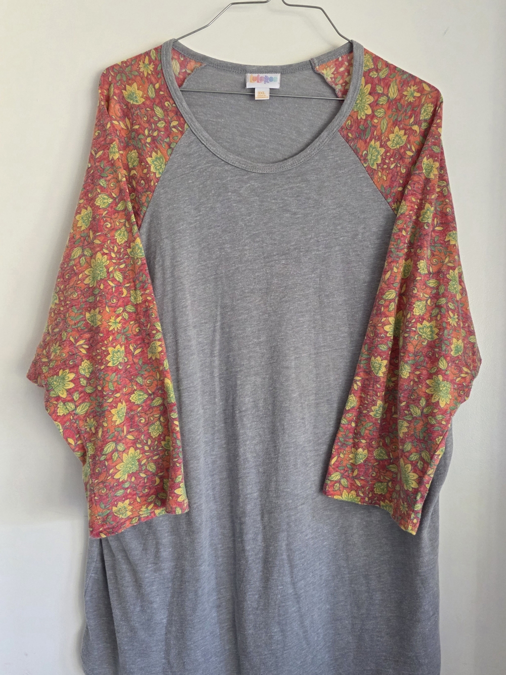 LuLaRoe Randy Gray Raglan Tunic with Pink Floral Sleeves 3x